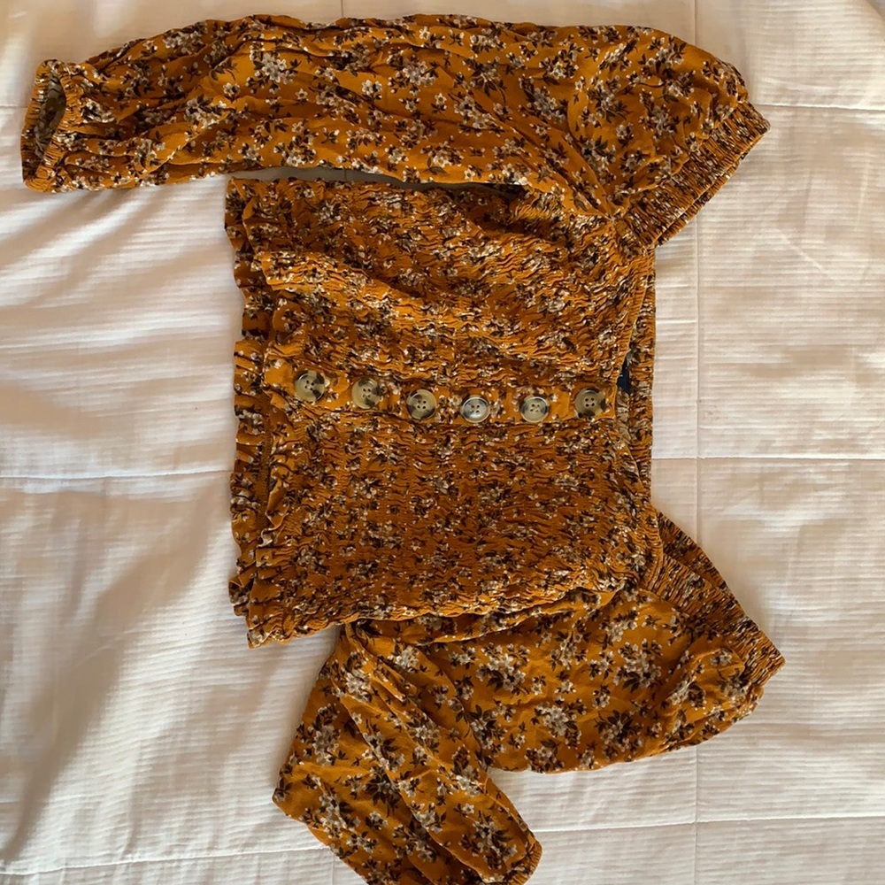 floral scrunch long sleeve button crop top